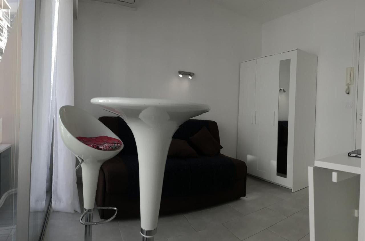 الشقق الفندقية نيسفي  Studio Carre D'Or Situe A 50 M De La Plage المظهر الخارجي الصورة